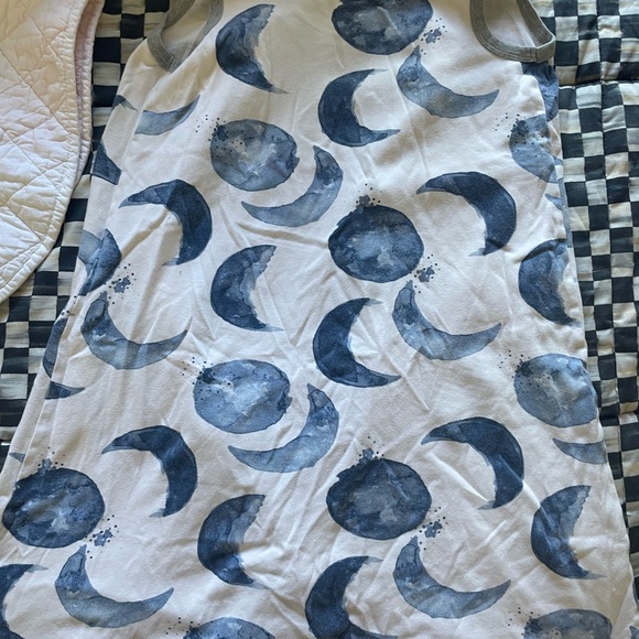 Bundle: Sleep Sack, Moses Basket liner & Muslin Cloth - Picture 3 of 9